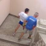 podisti sulla scala del Municipio