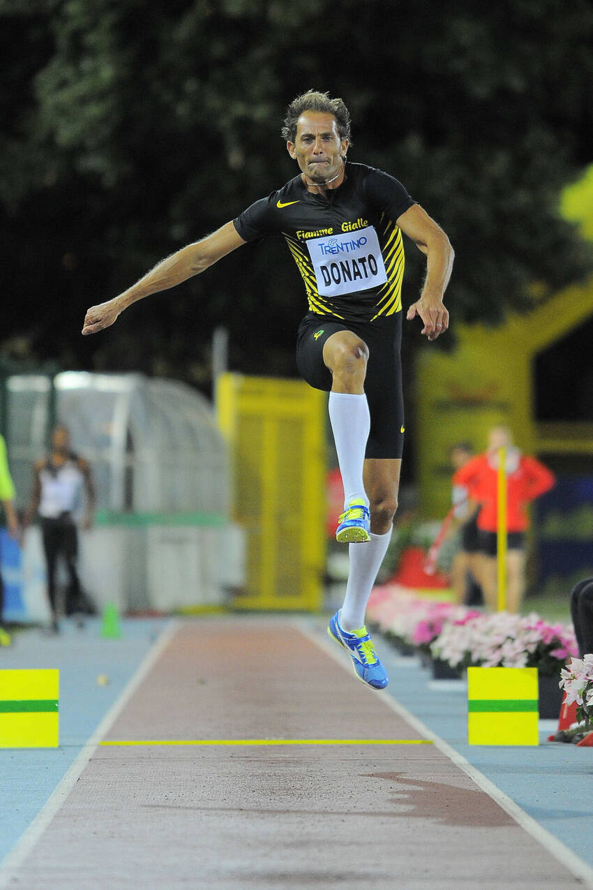 Fabrizio Donato in fase di salto triplo (foto Montigiani)